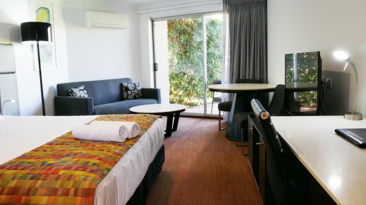 Country Capital Motel Тамуорт Экстерьер фото