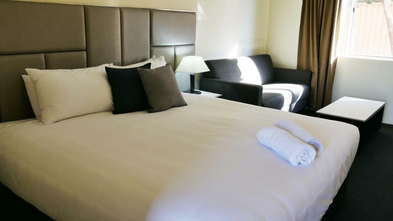 Country Capital Motel Тамуорт Экстерьер фото